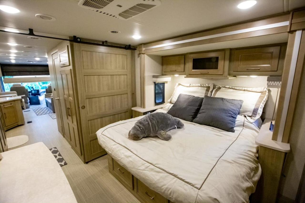 River Safaris, Stationary Class A Motorcoach, Old Homosassa Εξωτερικό φωτογραφία